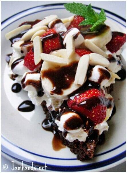 Banana Split Brownie Pizza