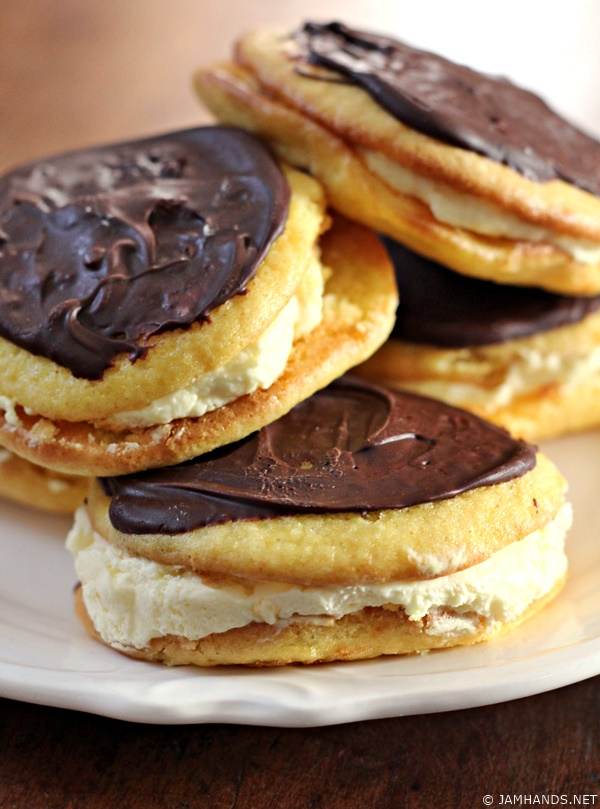 Short Cut Boston Cream Whoopie Pies