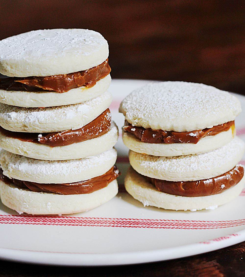 Super Soft Dulce de Leche Sandwich Cookies – Alfajores