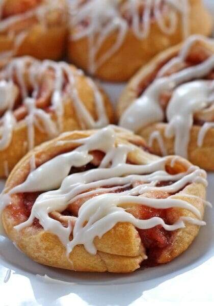 Easy Rhubarb Crescent Rolls